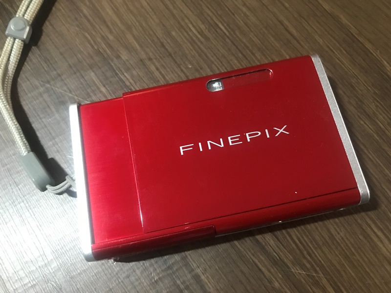 FinePix Z2という古いコンデジもらったんだけど、2023年の今ごろ